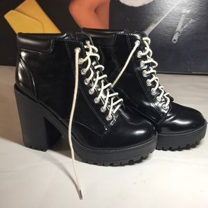Divided Shiny Black Heeled Platform Boots 8.5